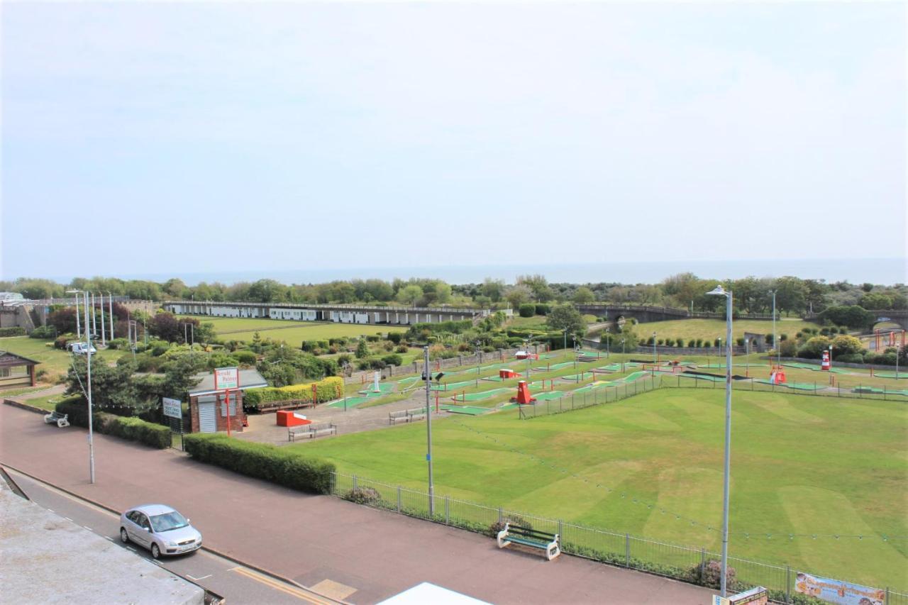 The Grand Hotel by Paymán Club Skegness Esterno foto