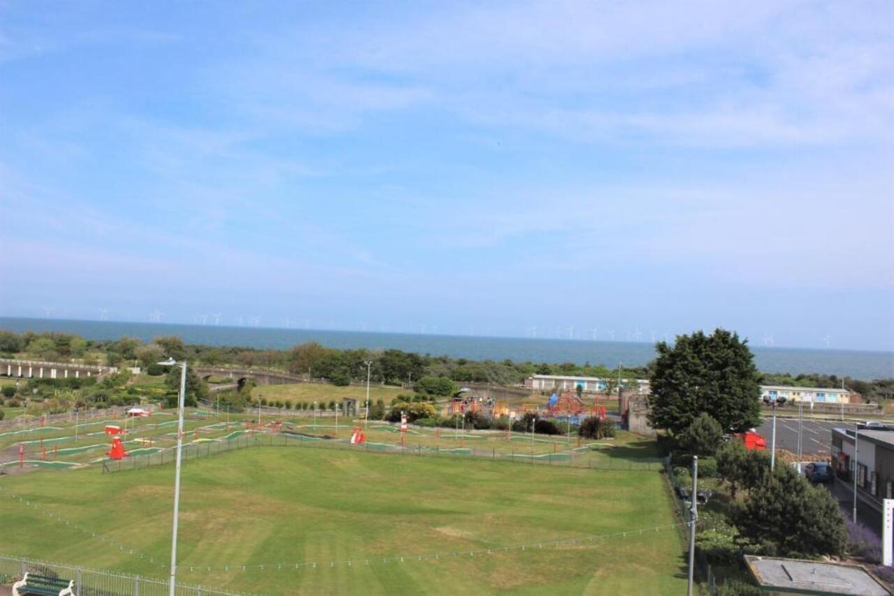 The Grand Hotel by Paymán Club Skegness Esterno foto