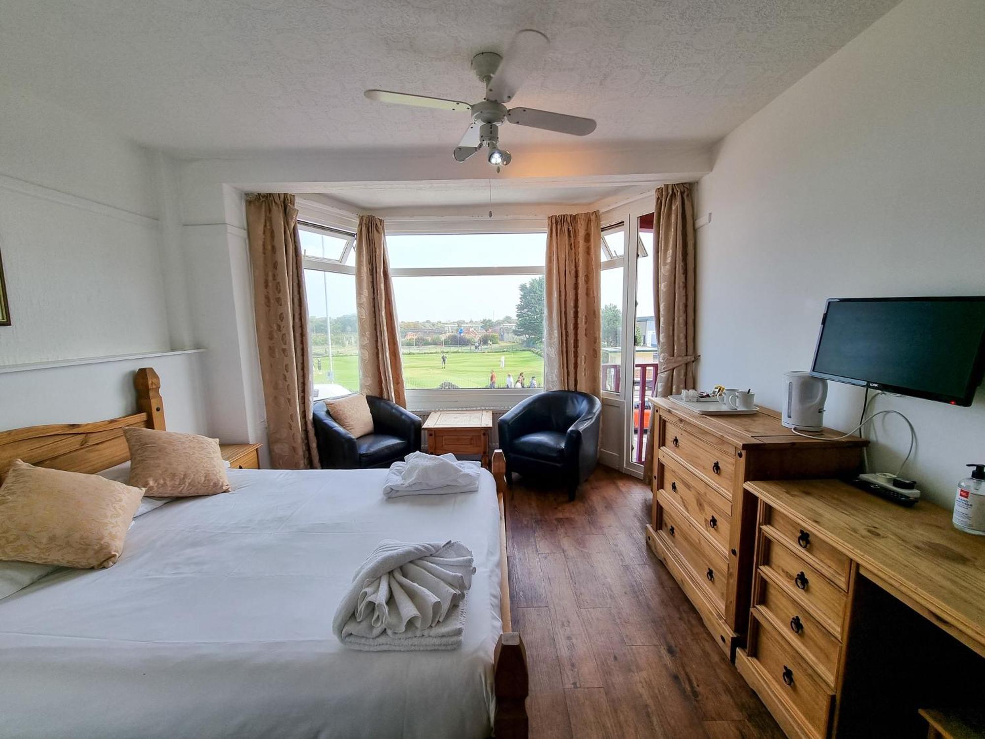 The Grand Hotel by Paymán Club Skegness Esterno foto
